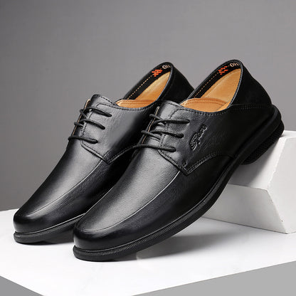 Chaussures d'affaires décontractées en cuir pour hommes, mode coréenne, jeunes britanniques, cuir souple, pointu, noir, hauteur intérieure